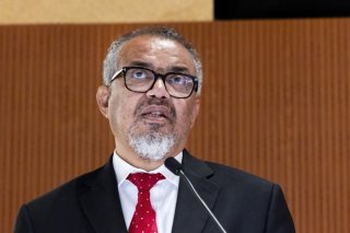 Le directeur général de l'Organisation mondiale de la santé (OMS) Tedros Adhanom Ghebreyesus a annoncé la fin de l'urgence sanitaire internationale du mpox après un an avec ce statut (archives). KEYSTONE/MAGALI GIRARDIN